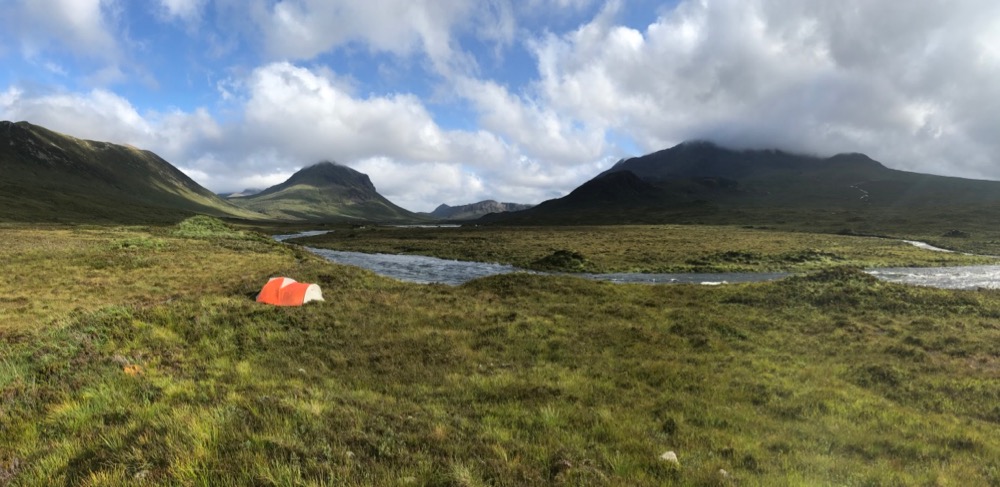 https://eatsleepwild.com/wp-content/uploads/2019/07/Skye-Trail-Glen-Sligachan-Wild-Camping-5.jpg